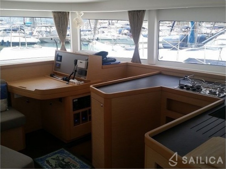 Lagoon 42 - Yacht Charter Sailica