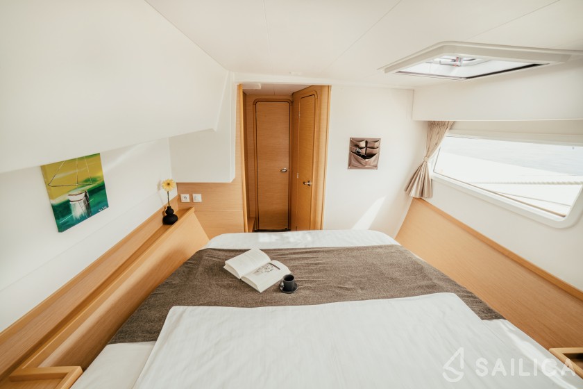 Lagoon 42 - Yacht Charter Sailica