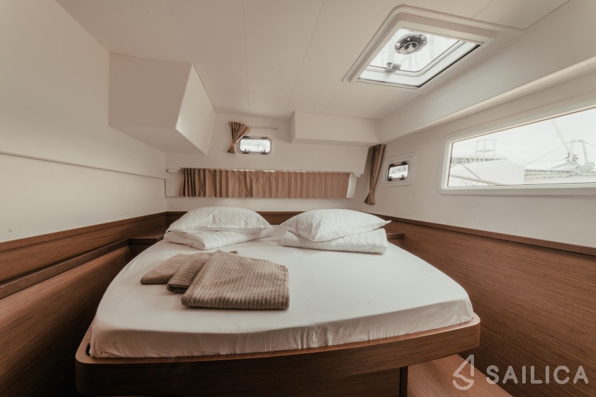 Lagoon 42 - Yacht Charter Sailica