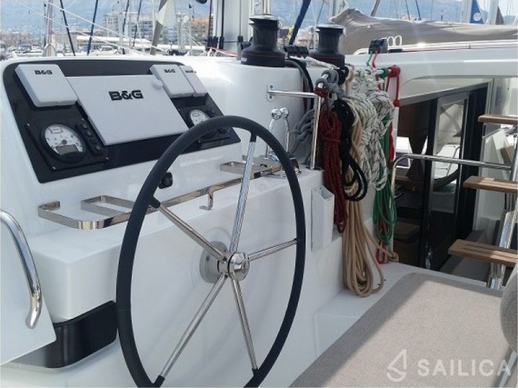 Lagoon 42 - Yacht Charter Sailica