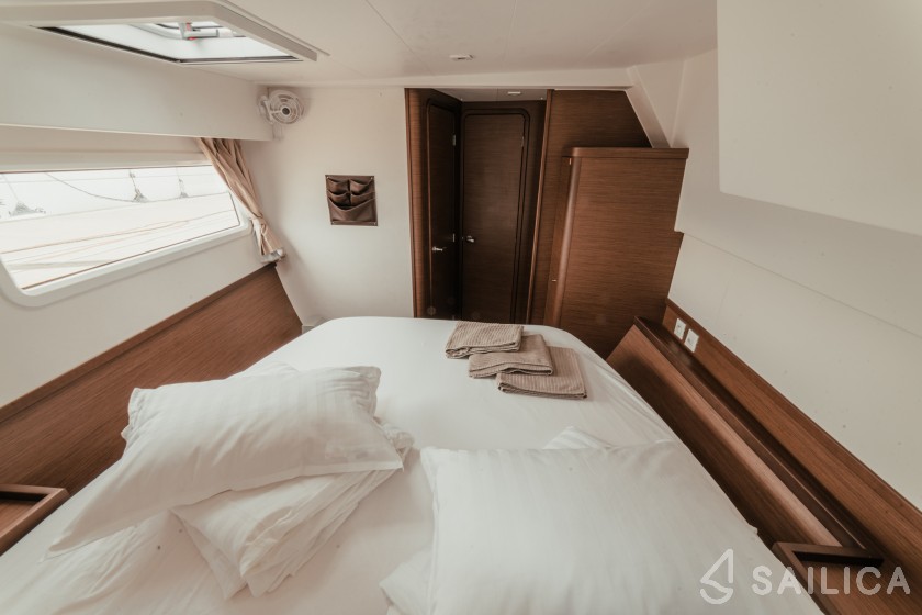 Lagoon 42 - Yacht Charter Sailica