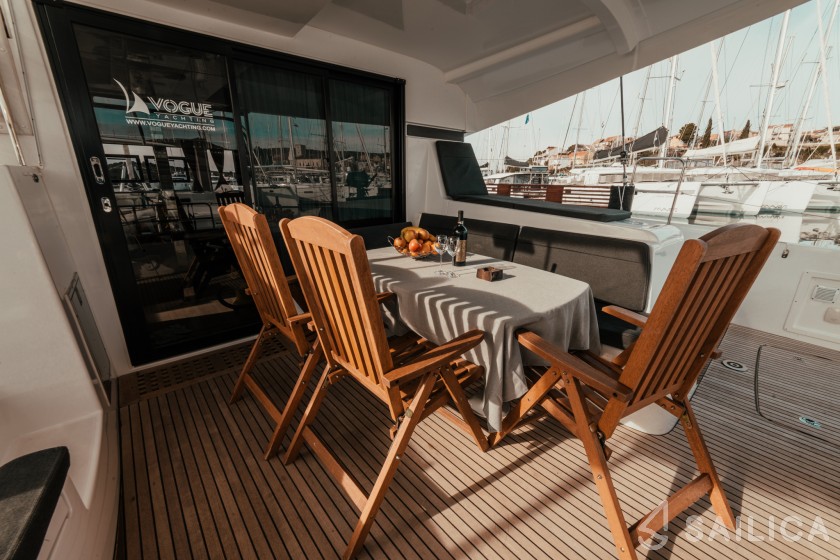 Lagoon 42 - Yacht Charter Sailica