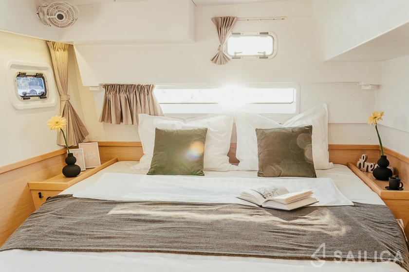 Lagoon 42 - Yacht Charter Sailica