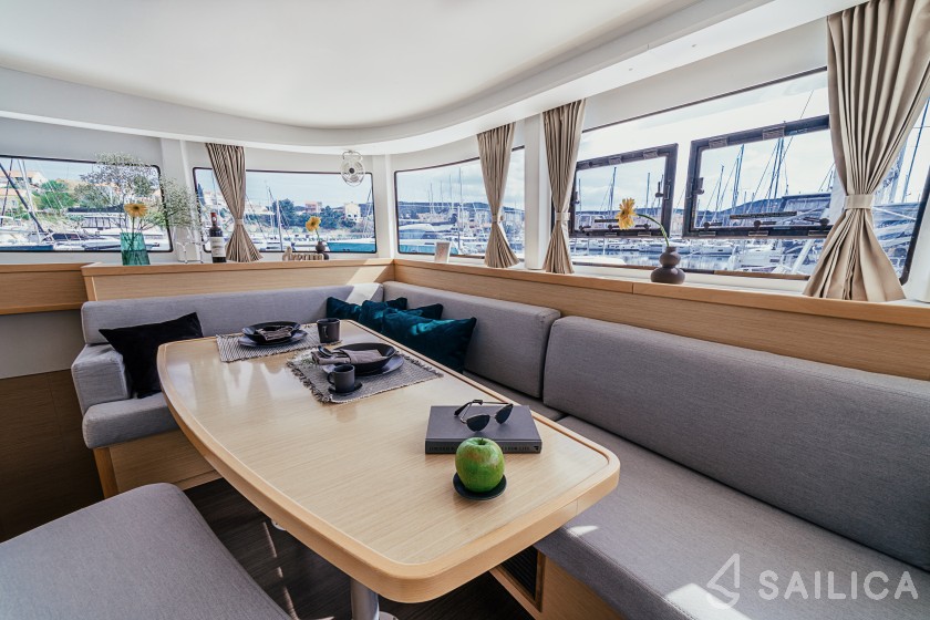 Lagoon 42 - Yacht Charter Sailica