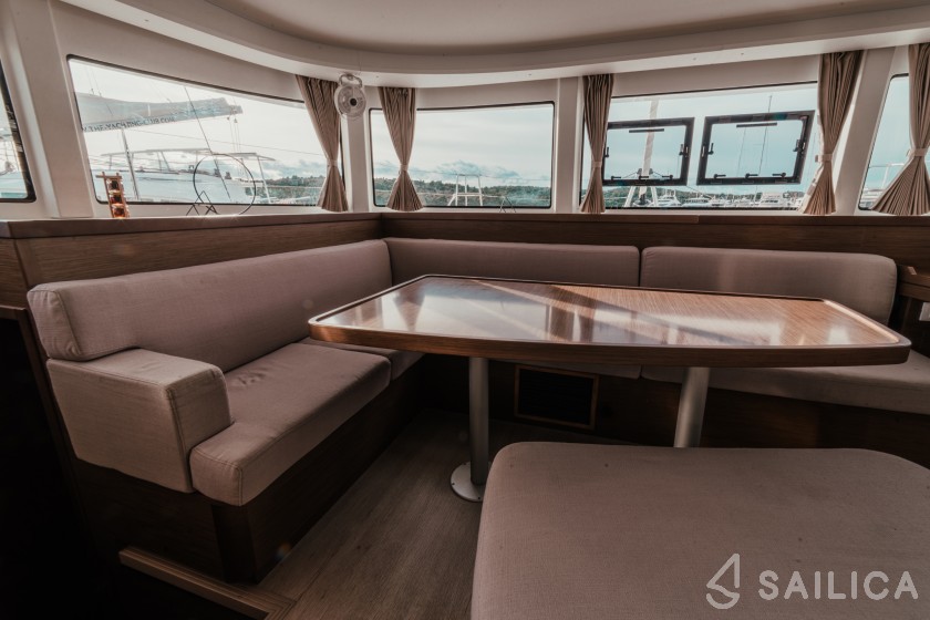 Lagoon 42 - Yacht Charter Sailica