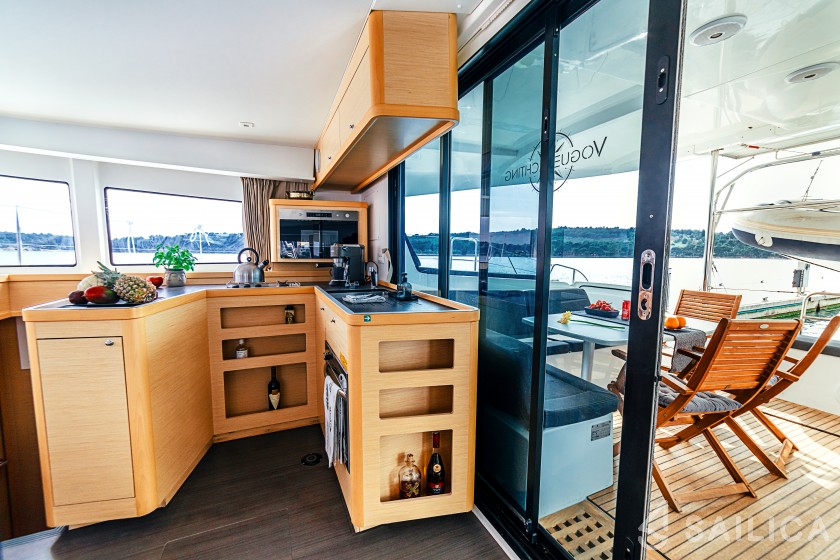 Lagoon 42 - Yacht Charter Sailica
