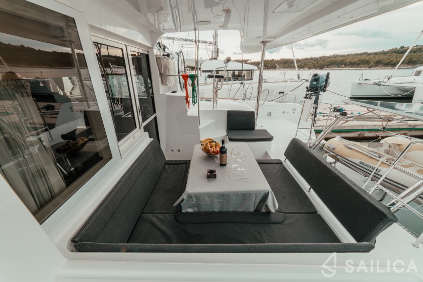 Lagoon 39 - Yacht Charter Sailica