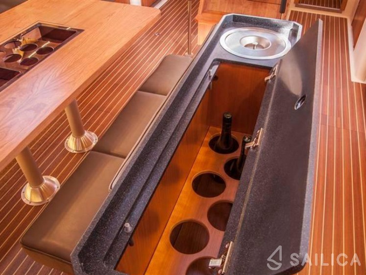 Hanse 505 - 5 + 1 cab. - Yacht Charter Sailica