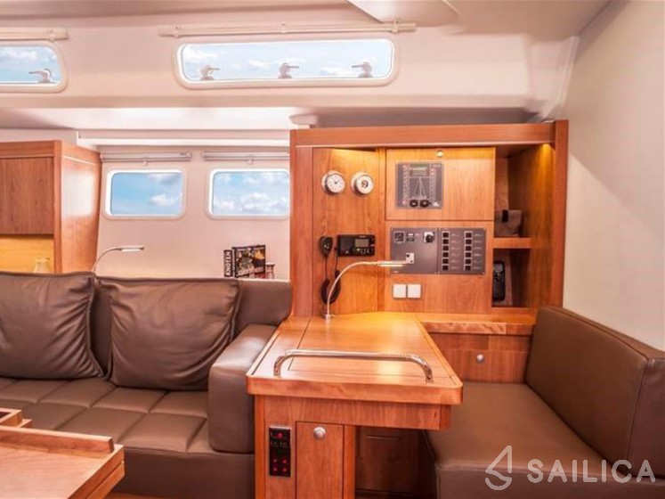 Hanse 505 - 5 + 1 cab. - Yacht Charter Sailica