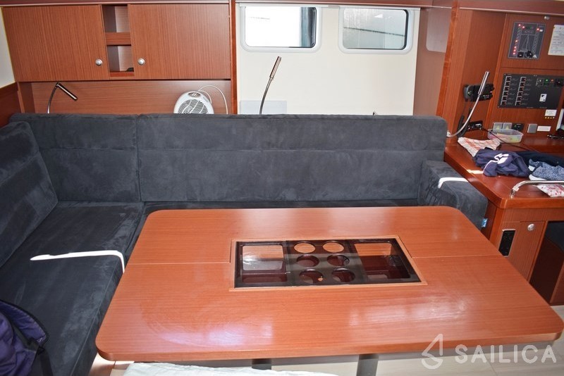 Hanse 505 - 5 + 1 cab. - Yacht Charter Sailica