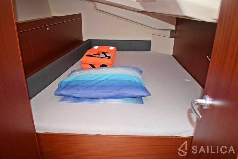 Hanse 505 - 5 + 1 cab. - Yacht Charter Sailica