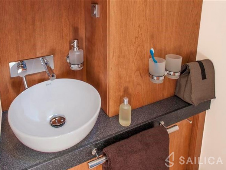 Hanse 505 - 5 + 1 cab. - Yacht Charter Sailica