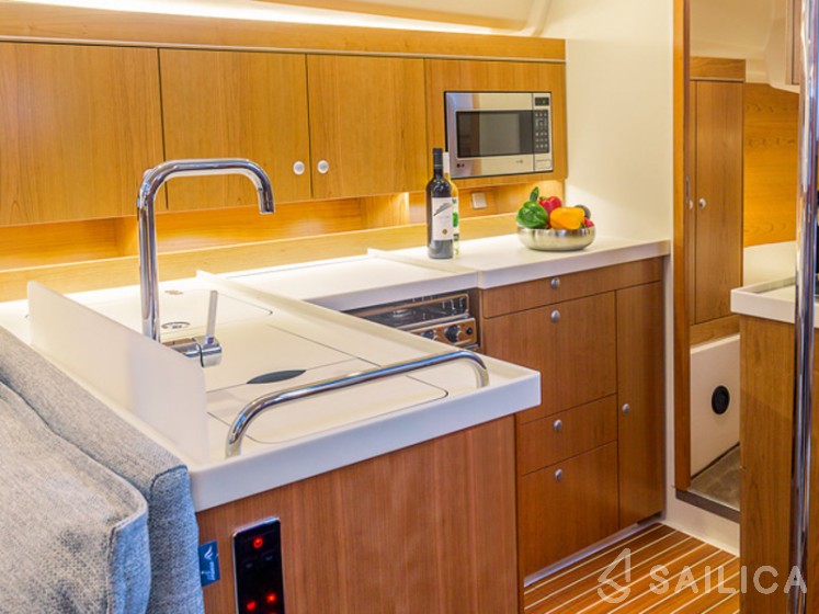 Hanse 455 - Yacht Charter Sailica
