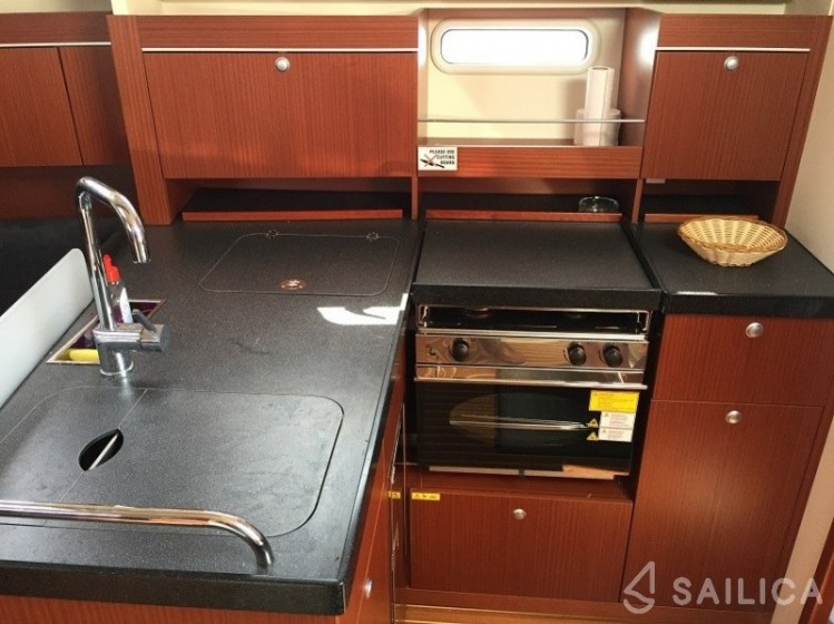Hanse 415 - Yacht Charter Sailica