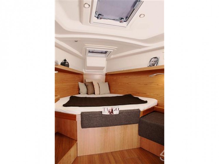 Hanse 415 - Yacht Charter Sailica