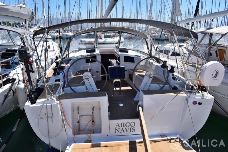 Hanse 415 - Yacht Charter Sailica
