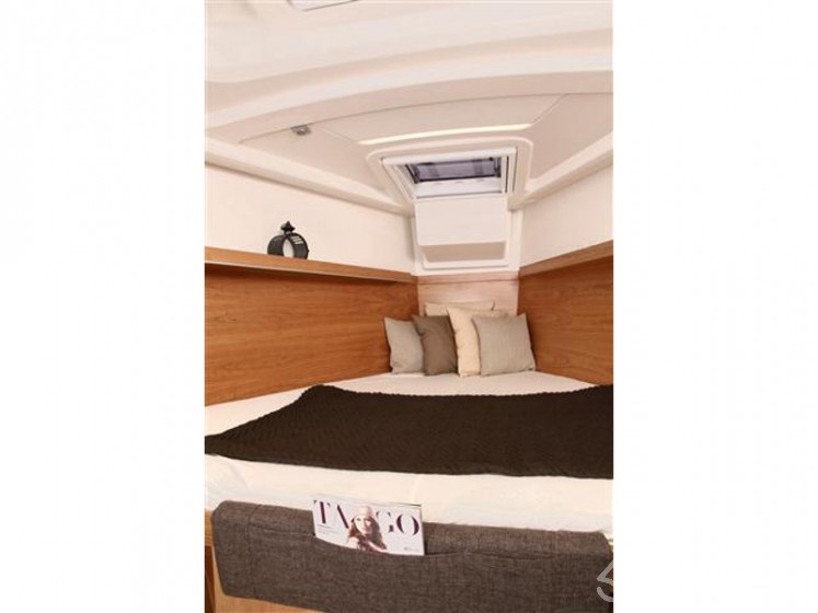 Hanse 415 - Yacht Charter Sailica