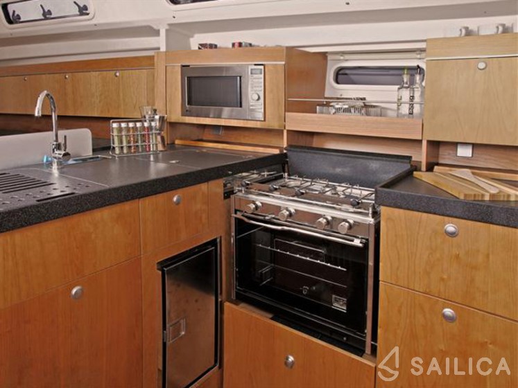 Hanse 415 - Yacht Charter Sailica