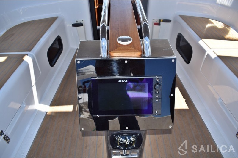 Hanse 415 - Yacht Charter Sailica