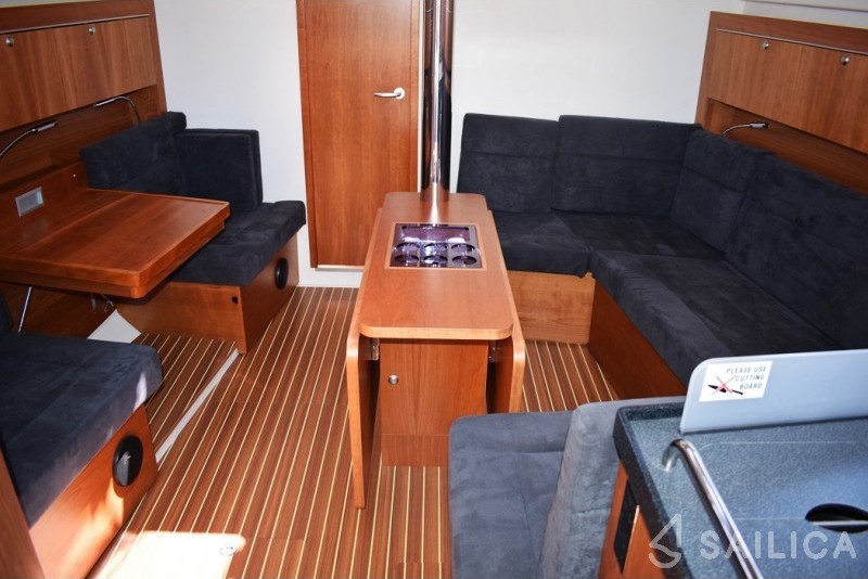 Hanse 415 - Yacht Charter Sailica