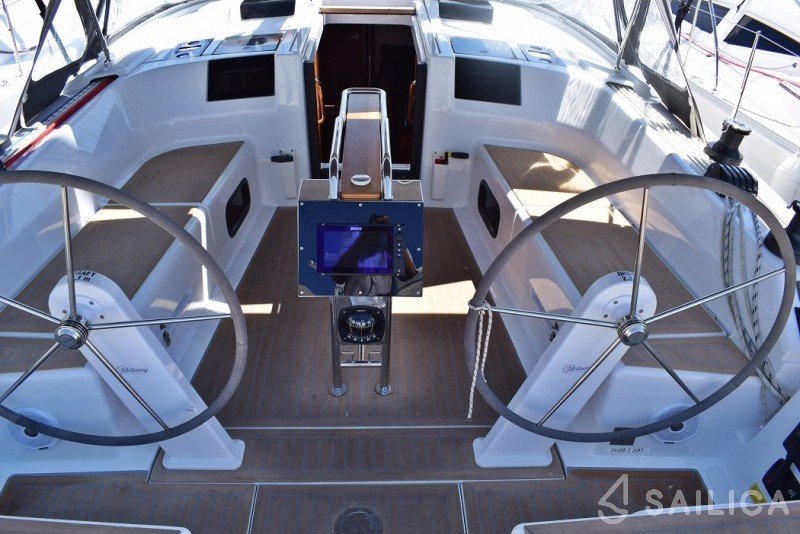 Hanse 415 - Yacht Charter Sailica