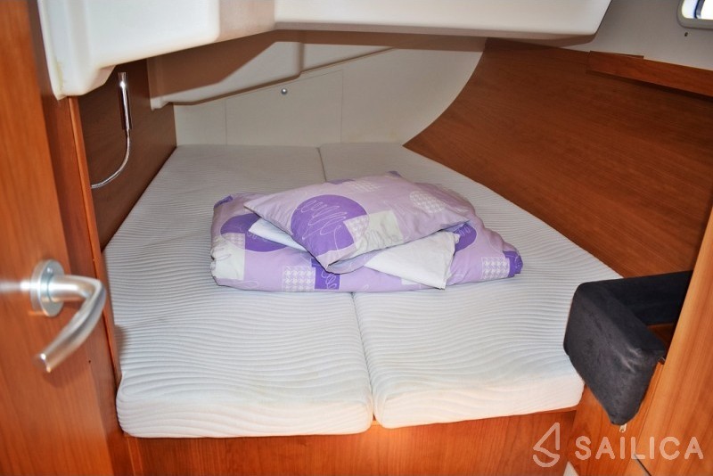 Hanse 415 - Yacht Charter Sailica
