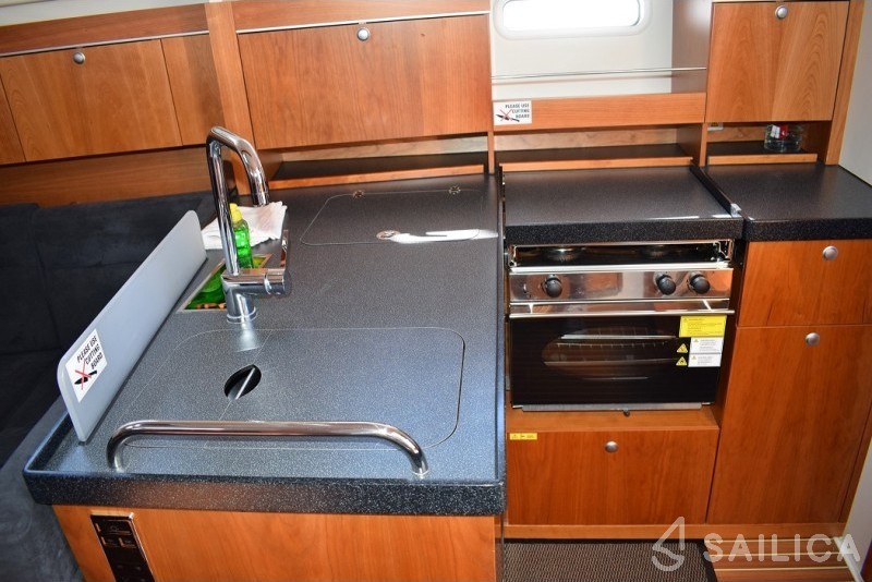 Hanse 415 - Yacht Charter Sailica