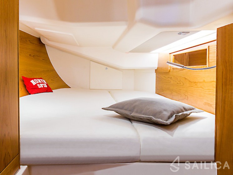 Hanse 455 - Yacht Charter Sailica