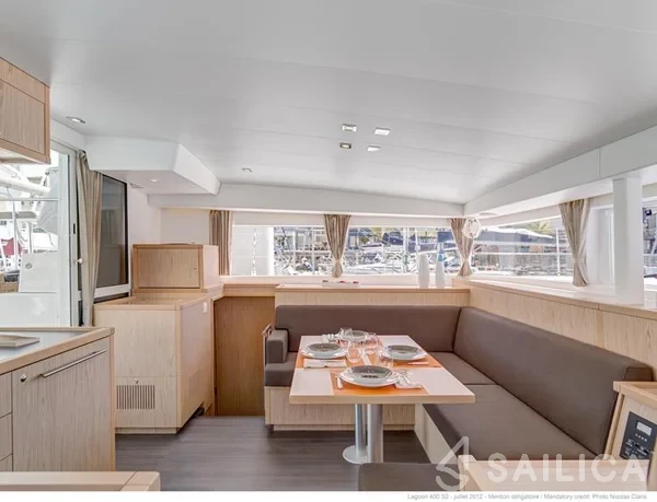 Lagoon 400 - Yacht Charter Sailica