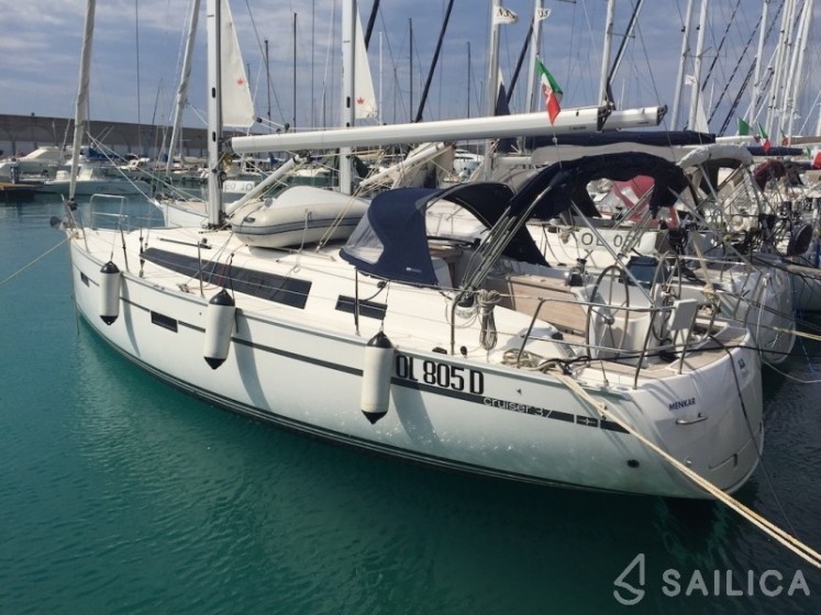 Bavaria 37 Cruiser - Yacht Charter Sailica
