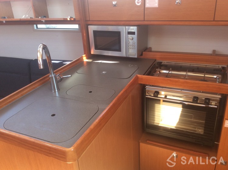 Bavaria 37 Cruiser - Yacht Charter Sailica