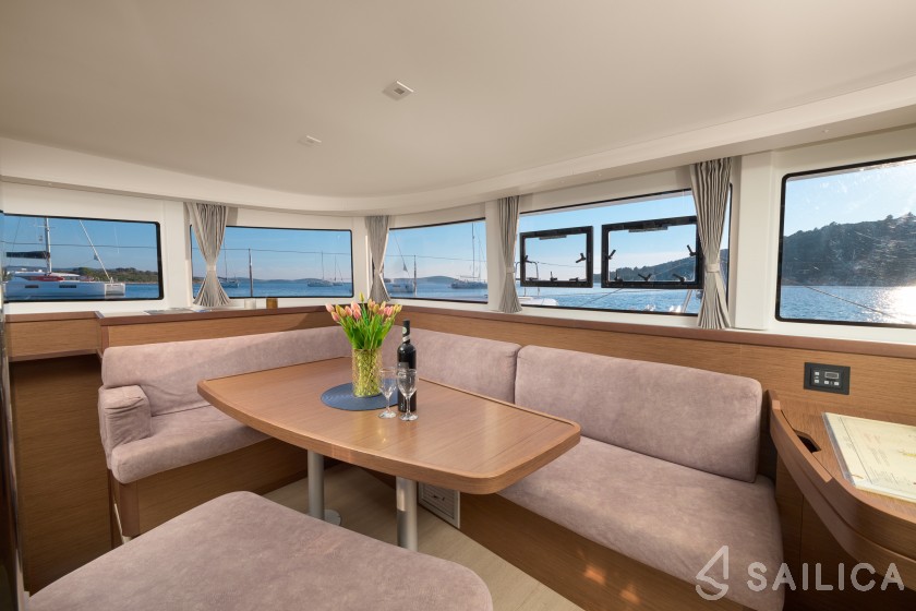 Lagoon 42 - Yacht Charter Sailica