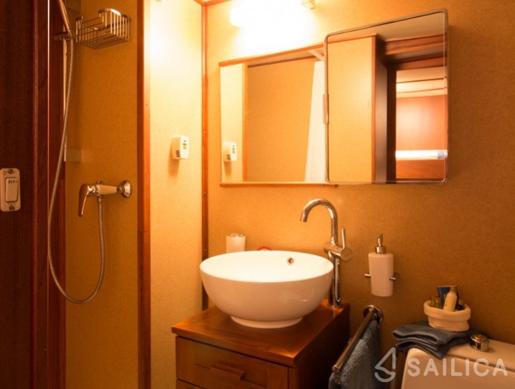 Gulet - Yacht Charter Sailica