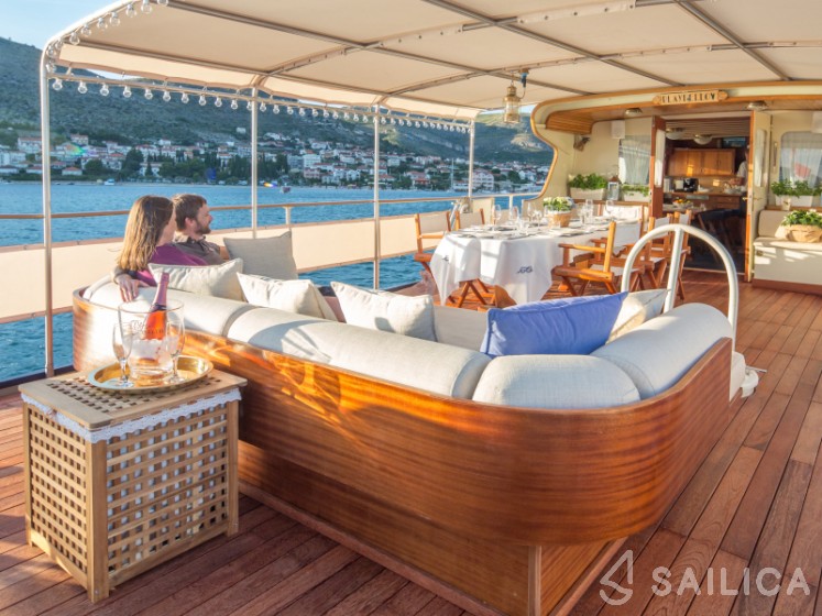 Gulet - Yacht Charter Sailica