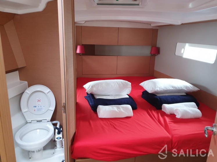 Sun Odyssey 410 - Yacht Charter Sailica
