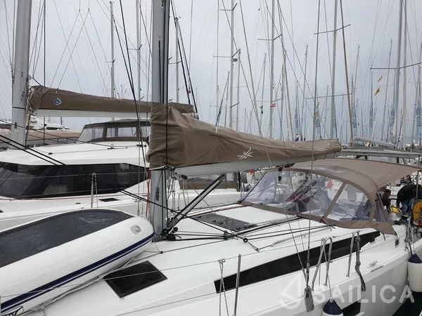Sun Odyssey 410 - Yacht Charter Sailica