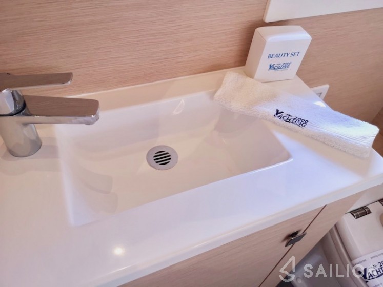 MY 44 - Yacht Charter Sailica