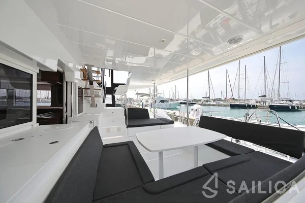 Lagoon 450 S - 4 + 2 cab. - Yacht Charter Sailica