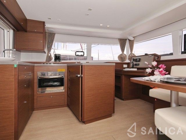 Lagoon 450 S - 4 + 2 cab. - Yacht Charter Sailica