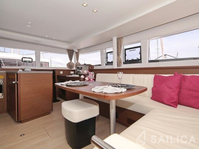 Lagoon 450 S - 4 + 2 cab. - Yacht Charter Sailica