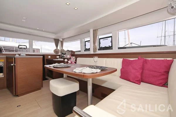 Lagoon 450 S - 4 + 2 cab. - Yacht Charter Sailica