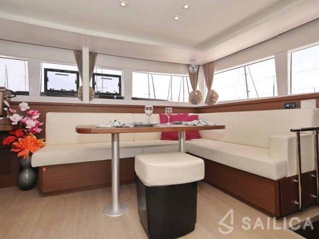 Lagoon 450 S - 4 + 2 cab. - Yacht Charter Sailica