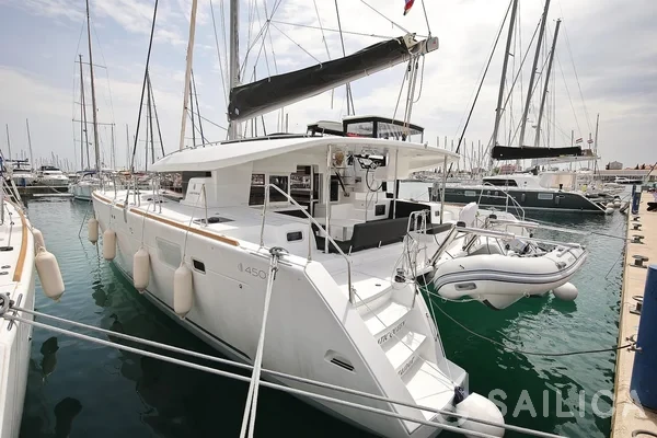 Lagoon 450 S - 4 + 2 cab. - Yacht Charter Sailica