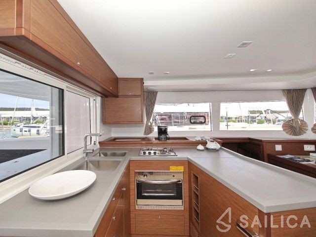 Lagoon 450 S - 4 + 2 cab. - Yacht Charter Sailica