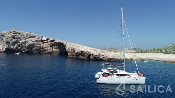Lagoon 450 S - 4 + 2 cab. - Yacht Charter Sailica