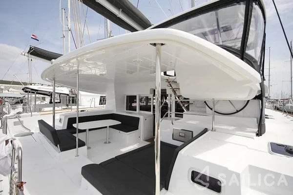 Lagoon 450 S - 4 + 2 cab. - Yacht Charter Sailica