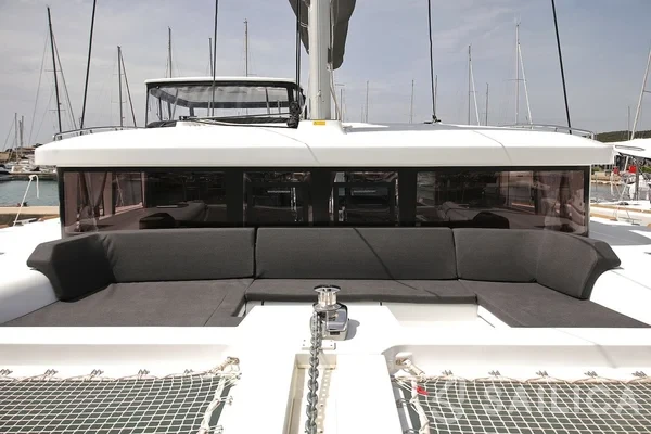 Lagoon 450 S - 4 + 2 cab. - Yacht Charter Sailica