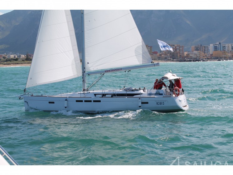 Sun Odyssey 519 - Yacht Charter Sailica