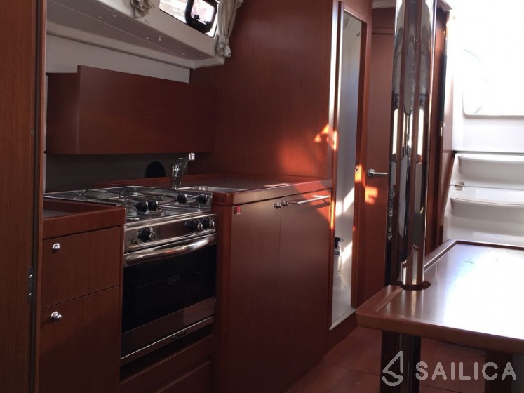 Oceanis 38.1 - Yacht Charter Sailica