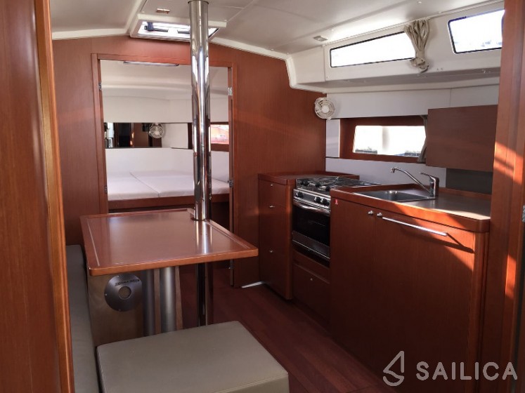 Oceanis 38.1 - Yacht Charter Sailica